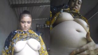 Busty Desi Aunty Showing Boobs Pussy